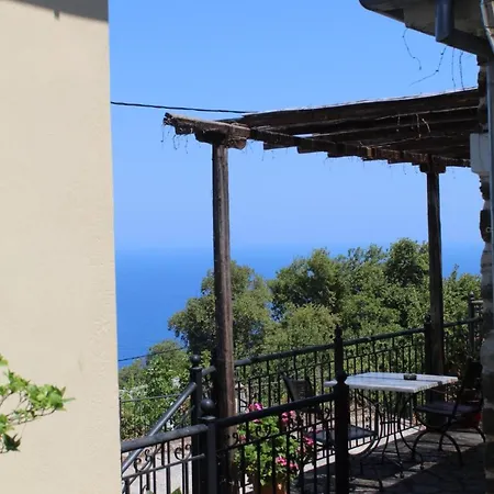 Archontiko Papoutsi *